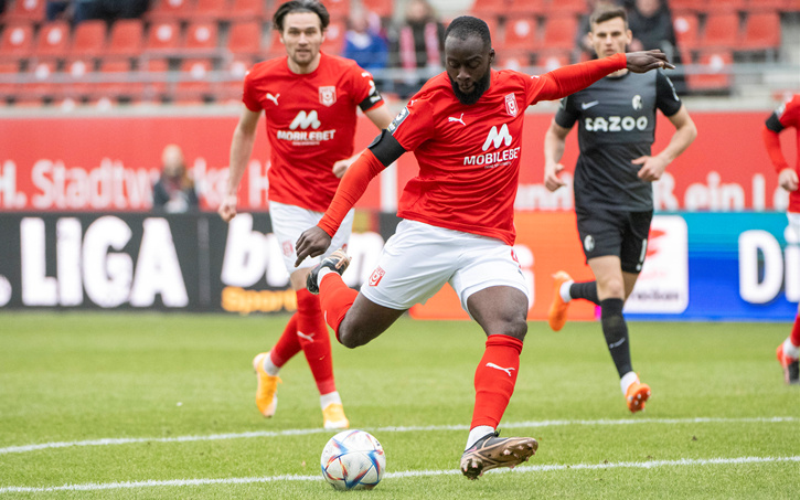 Erich Berko sent off in Hallescher FC's defeat to Greuther Fürth