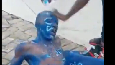 Video: Angry youth ordered a man who painted his body with NPP's trademark colours to wash it off