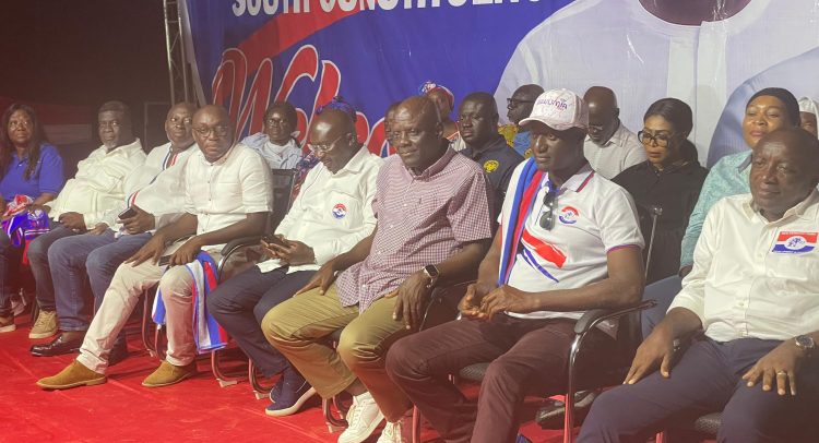 Akyems Shows Love To Bawumia