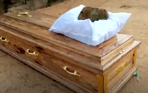 FLASHBACK: Confusion rocks funeral, coffin abandoned in the middle of community for days